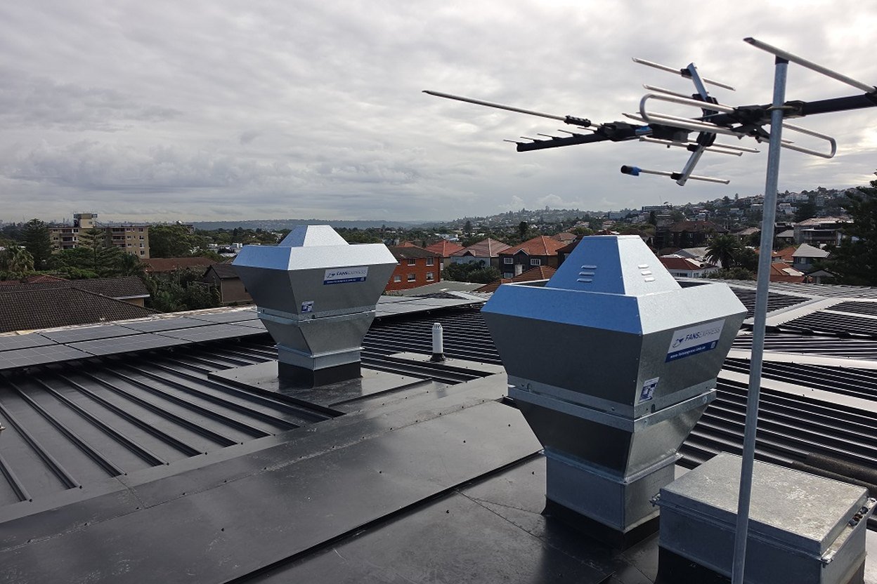 Ventilation hood and exhaust pipe system